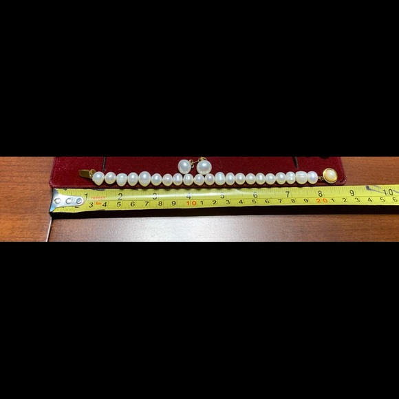 Real Pearl Necklace With Diamonds and Gold Clasp - Picture 16 of 16